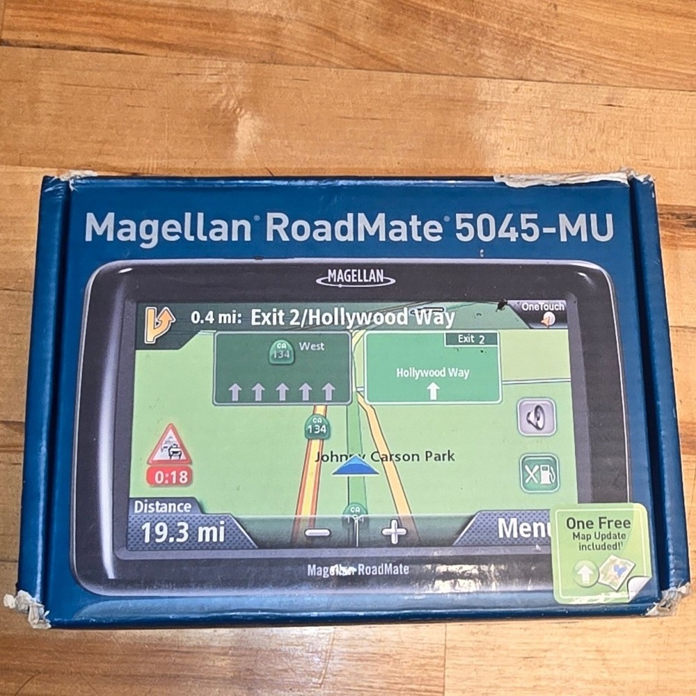 Magellan RoadMate 5045-MU 5 inch Portable GPS Navigator System with Box Cables